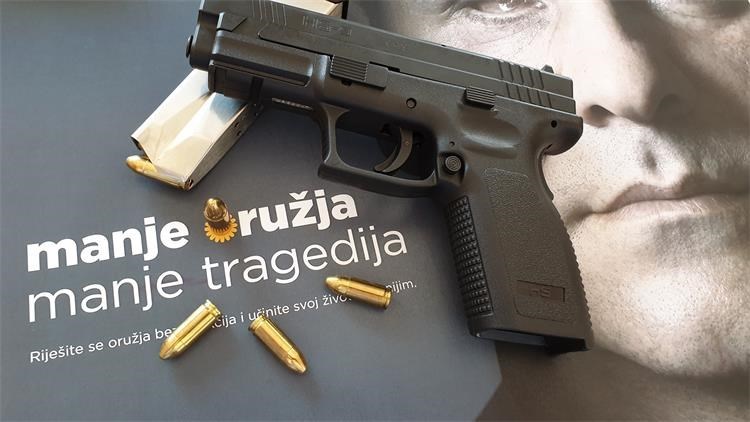 Slika /PU_BB/Manje oružja, manje tragedija/Pištolj.jpg
